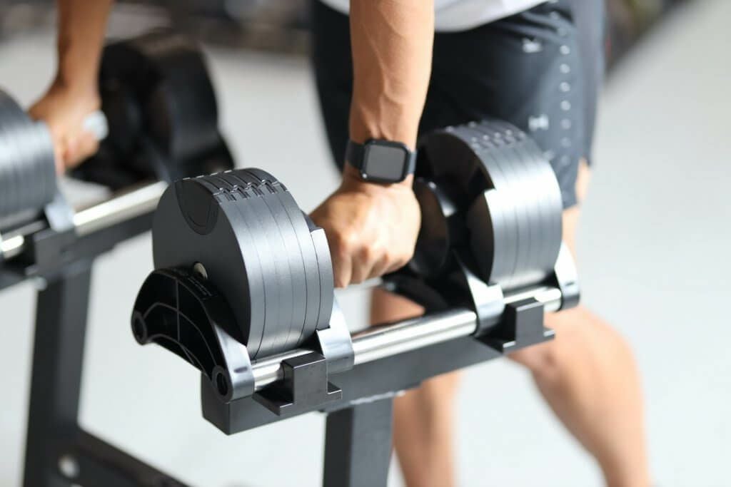 ダンベルは何キロがおすすめ？初心者が筋トレを始める際の選び方を紹介