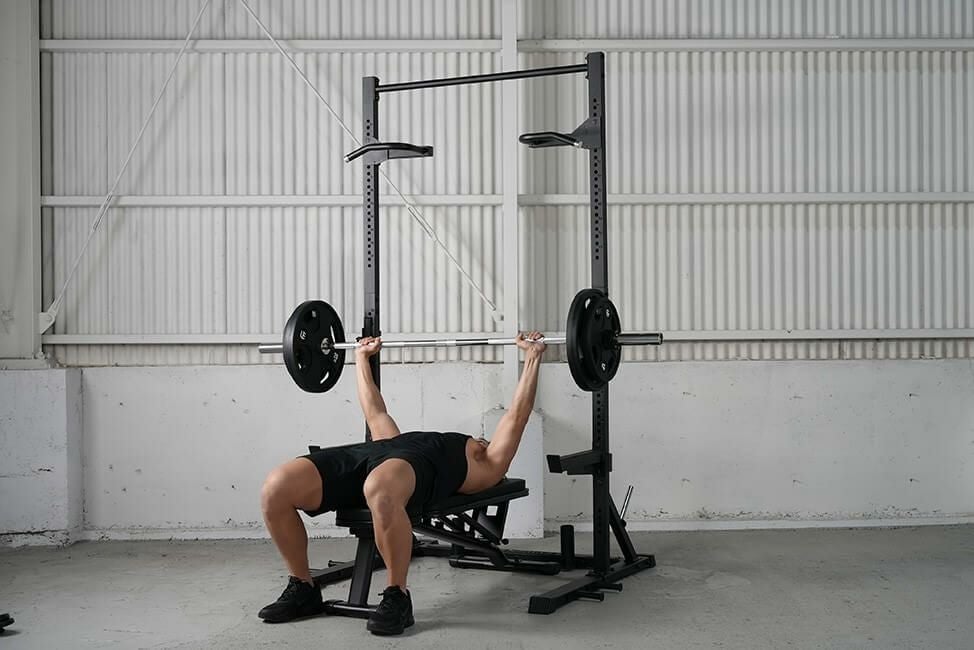 大胸筋トレーニングの王道！ベンチプレスについて