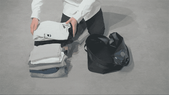 サイドジッパーで荷物の出し入れサクサク