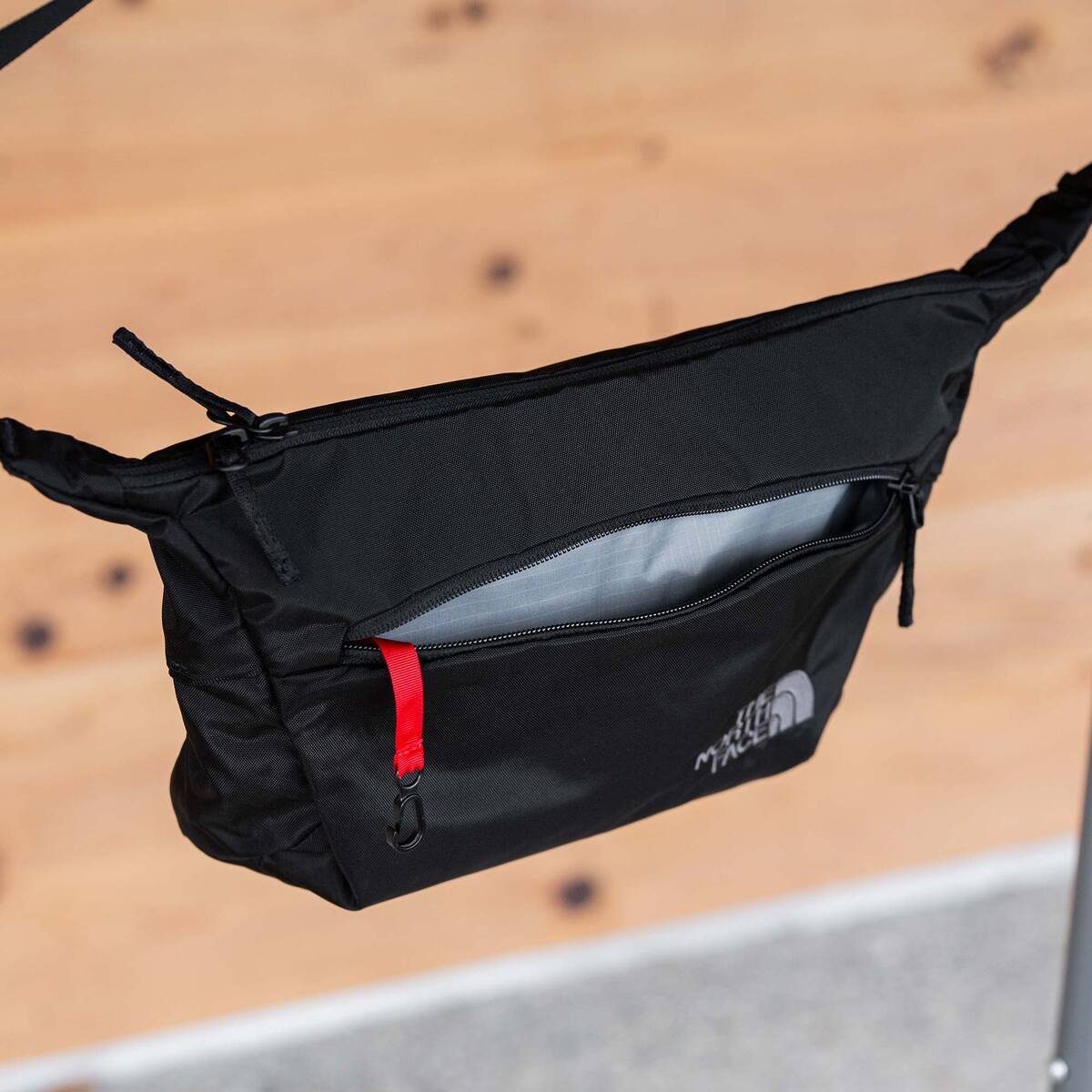 カペラ 5 Capella 5 ショルダーバッグ ブラック NM72353 K | スポーツ